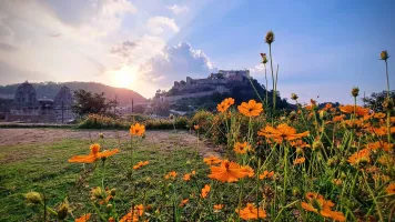 kumbhalgarh-fort at sun set