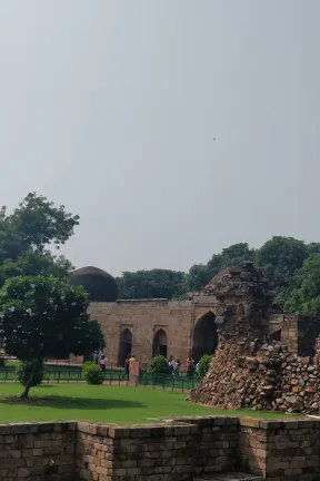 garden of qutub minar complex