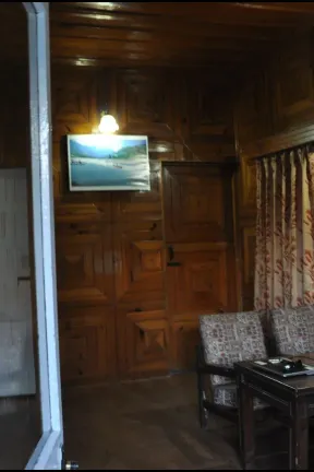 inside hadimba cottages
