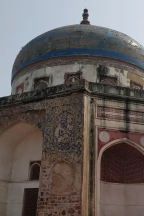 nila gumbad blue dome