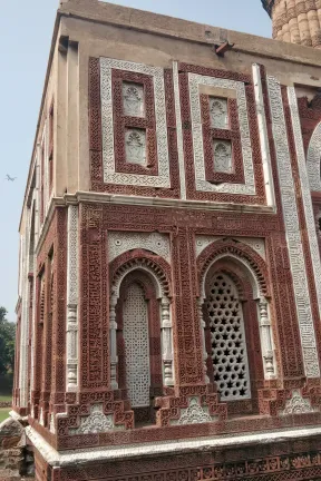 quwwat ul islam mosque