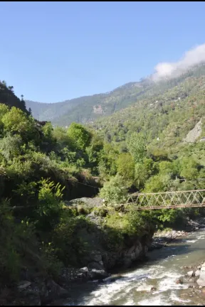 tirthan river valley