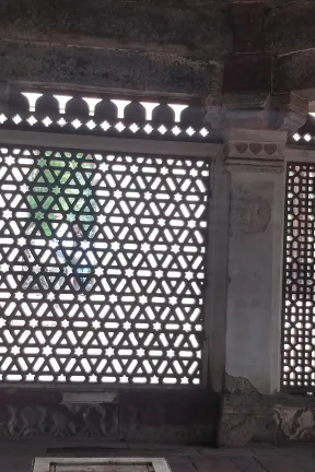 windows with different jaal work