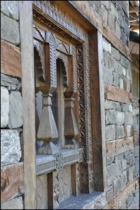 wood craved windows